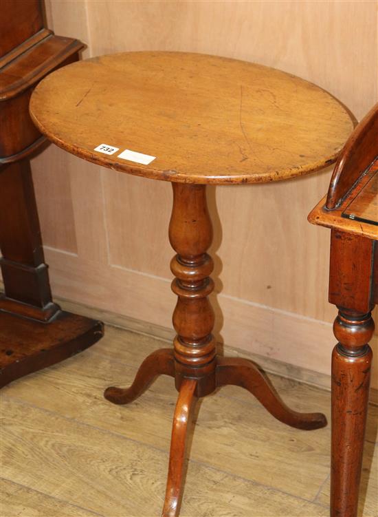 A Regency oval mahogany wine table W.52cm